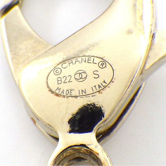 CHANEL 2022 Enamel CC Choker Necklace - Picture 6 of 10